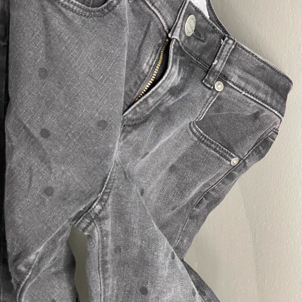 Skinny cropped polka dot jeans
